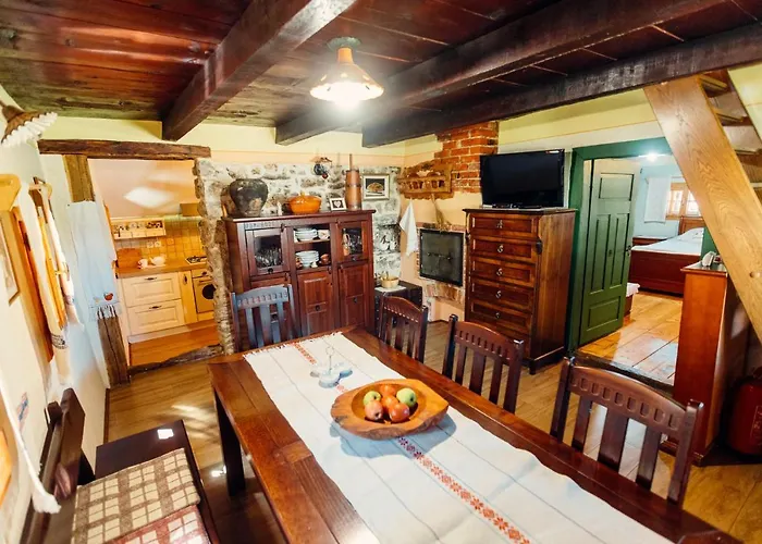 Kmecka Hisa Bahor * Crnomelj